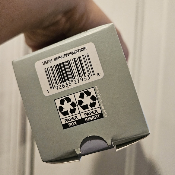 NWT Yankee Candle Festive Trio - Vanilla, Holiday Berry, Sage & Citrus - Picture 4 of 4